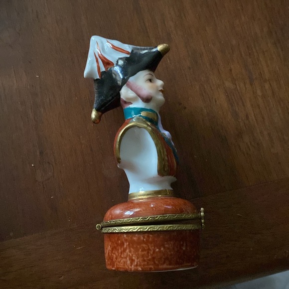 Vintage Limoges Soldier Hinged Trinket Box - Picture 2 of 7